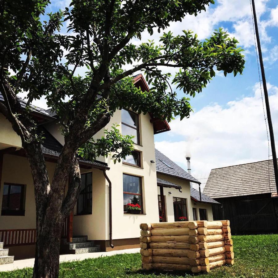 Famives Vendeghaz Bed and Breakfast Racul Buitenkant foto