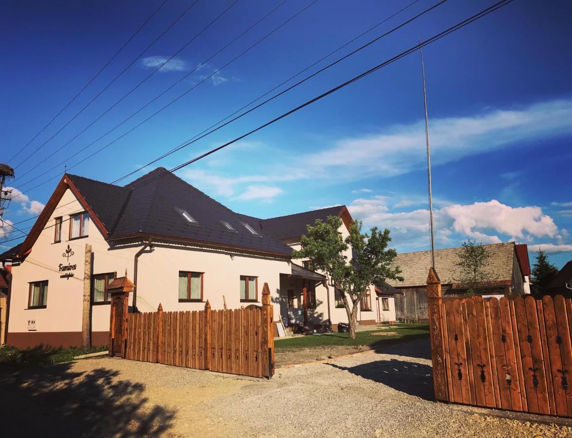 Famives Vendeghaz Bed and Breakfast Racul Buitenkant foto