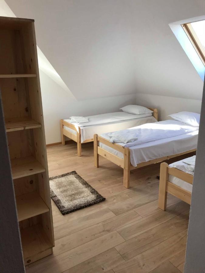 Famives Vendeghaz Bed and Breakfast Racul Buitenkant foto