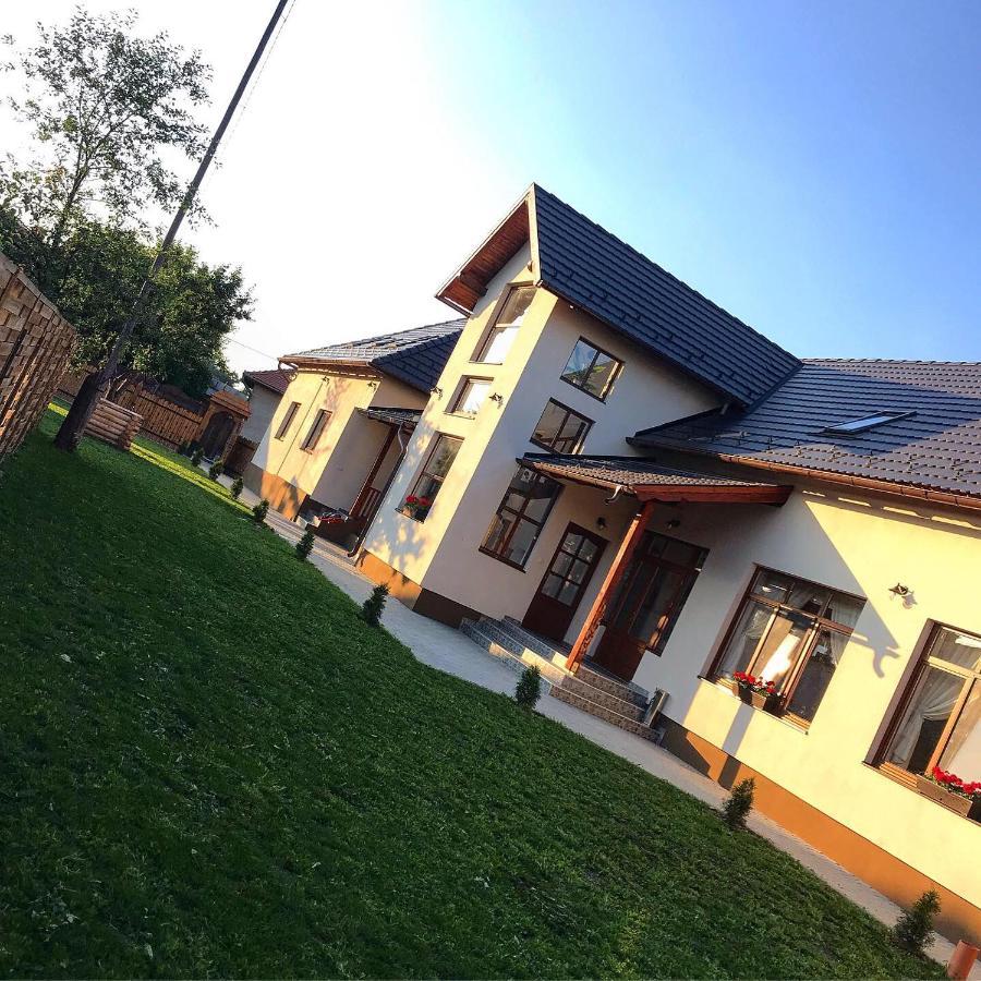 Famives Vendeghaz Bed and Breakfast Racul Buitenkant foto