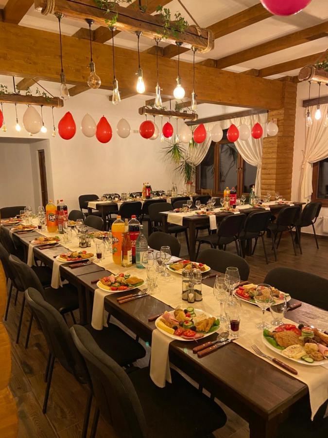 Famives Vendeghaz Bed and Breakfast Racul Buitenkant foto