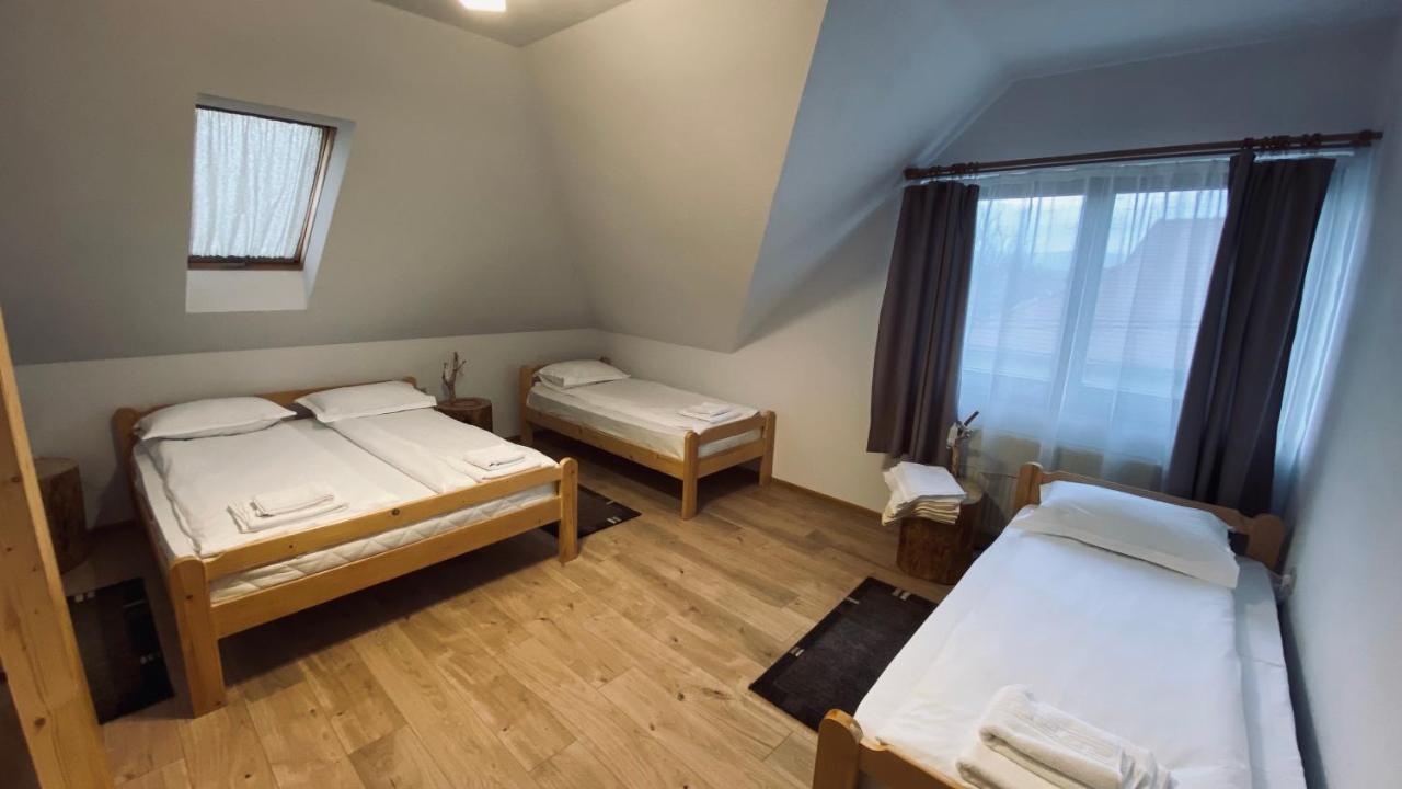 Famives Vendeghaz Bed and Breakfast Racul Buitenkant foto