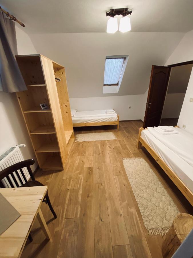 Famives Vendeghaz Bed and Breakfast Racul Buitenkant foto