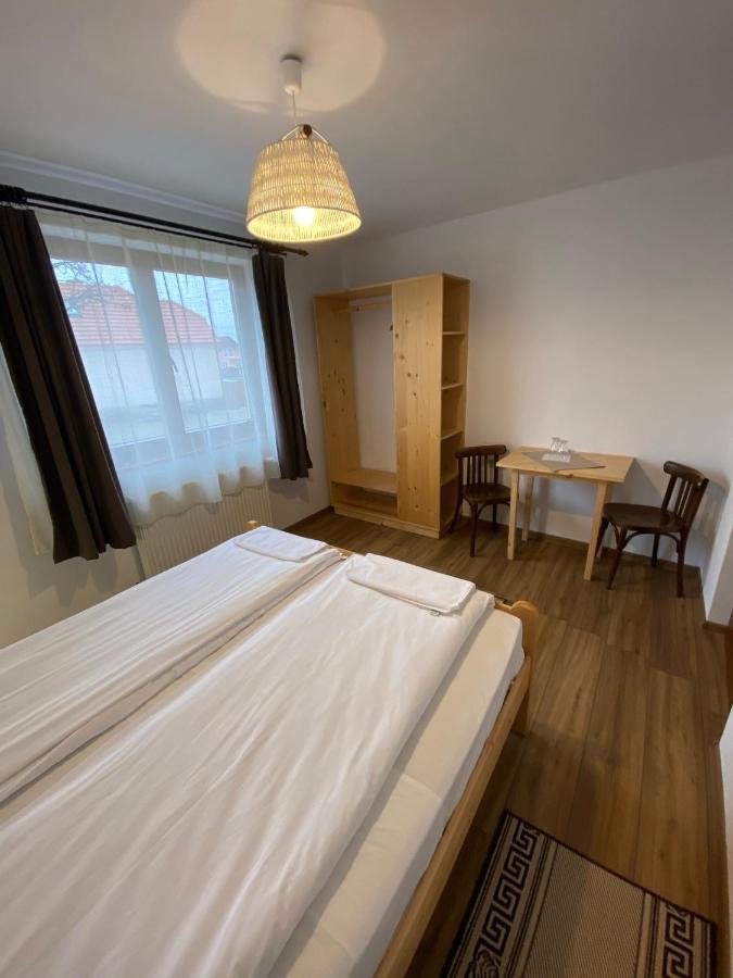 Famives Vendeghaz Bed and Breakfast Racul Buitenkant foto