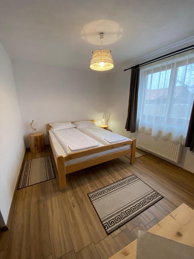 Famives Vendeghaz Bed and Breakfast Racul Buitenkant foto
