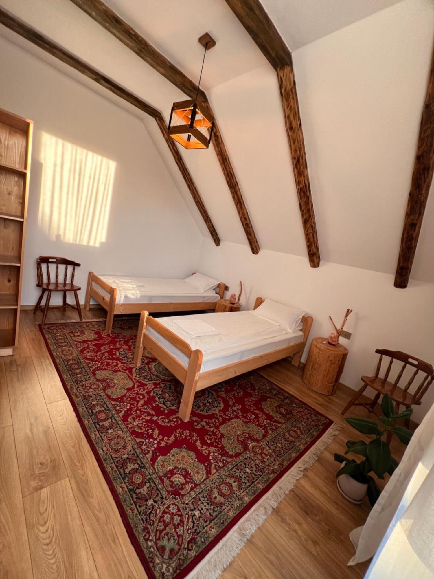 Famives Vendeghaz Bed and Breakfast Racul Buitenkant foto